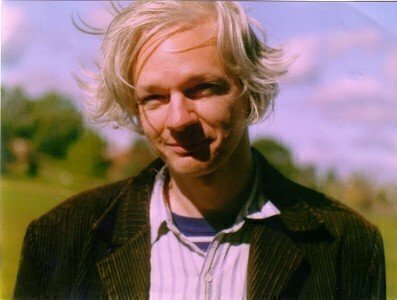 Julian Assange 794px-Julian_Assange_full