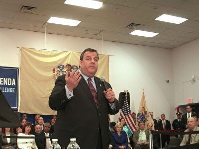 800px-2.9.11ChrisChristieTownHallByLuigiNovi22
