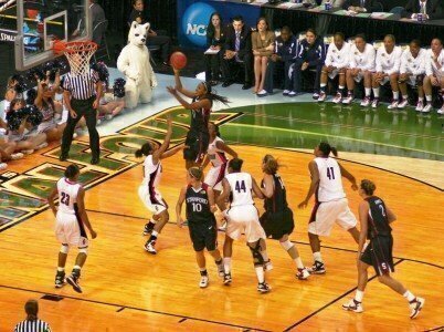 800px-2008NCAAWomens-WigginsLayup
