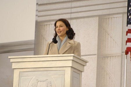800px-Ashley_Judd_during_the_inaugural_opening_ceremonies