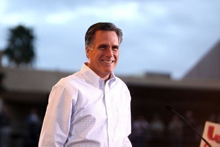 Mitt_Romney_campaigning
