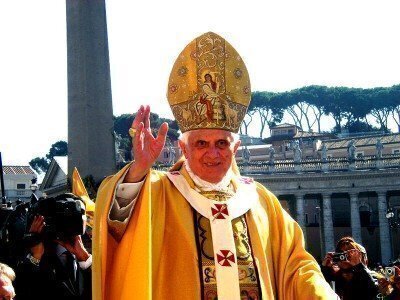 Pope_Benedict_XVI_Blessing