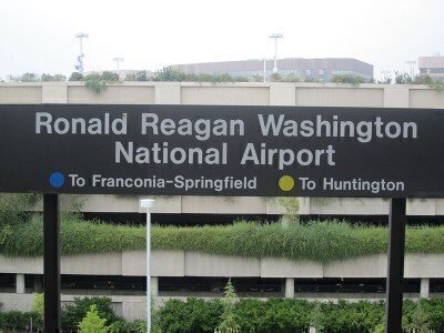 800px-Reagan_Washington_Airport_sign_IMG_3996