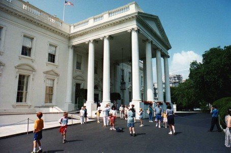 800px-White_HouseTour