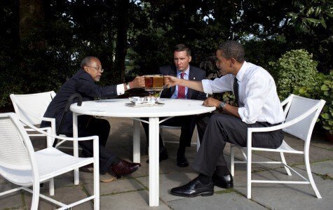 Barack_Obama,_Henry_Louis_Gates_Jr_and_Sergeant_James_Crowley_toast