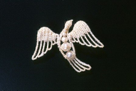 Martha Washington brooch