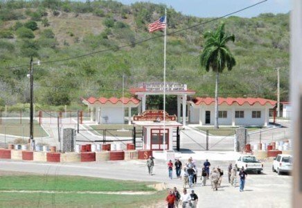 VIPs_tour_Guantanamo's_northeast_gate