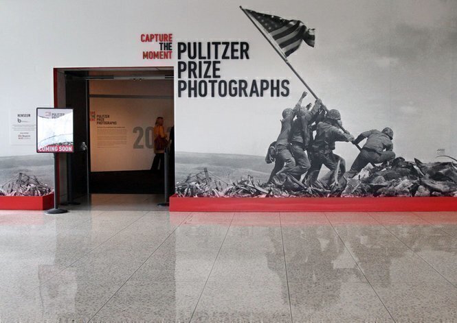 Capture the Moment: The Pulitzer Prize Photographs